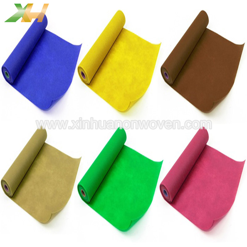 What occasions are suitable for non-woven tablecloths?